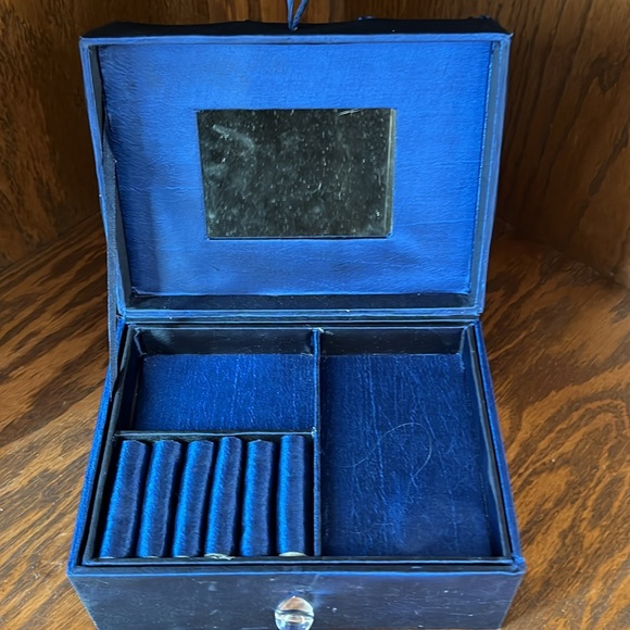 Vintage Satin Royal Deep Blue Jewelry or Trinket Box. - Picture 3 of 4
